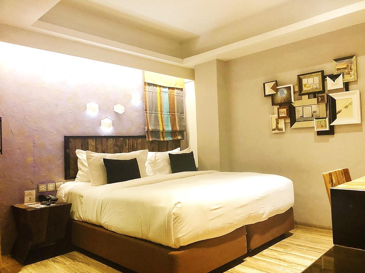 Aspira D'Andora Sukhumvit 16 - Asoke Otel Bangkok Dış mekan fotoğraf