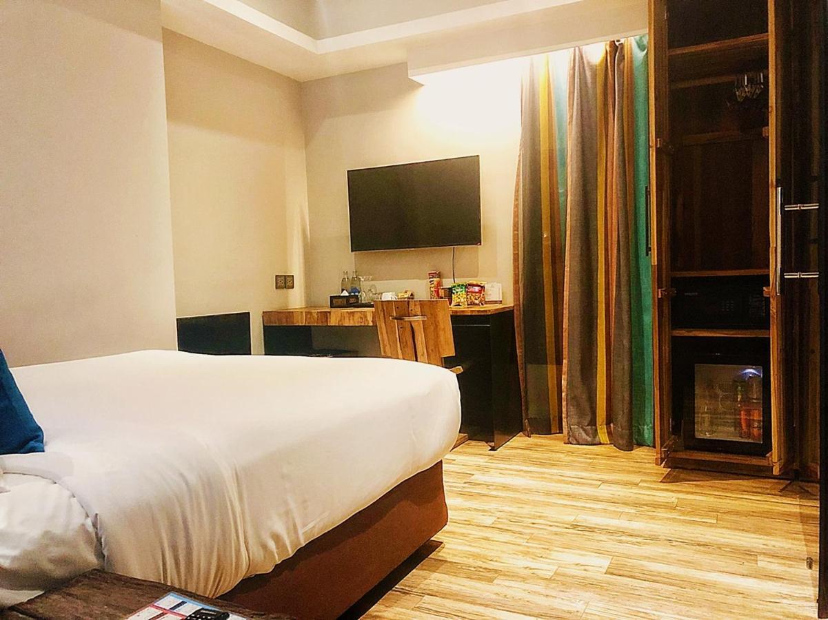 Aspira D'Andora Sukhumvit 16 - Asoke Otel Bangkok Dış mekan fotoğraf